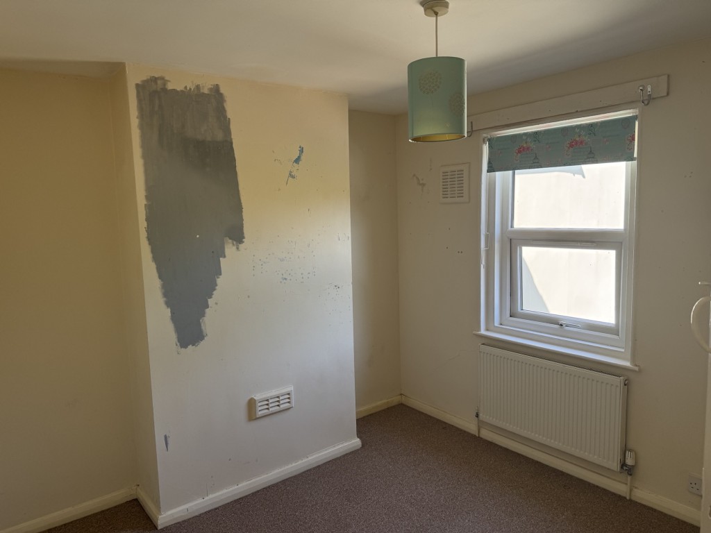 Lot: 136 - TWO-BEDROOM MID-TERRACE HOUSE FOR IMPROVEMENT - Bedroom 2